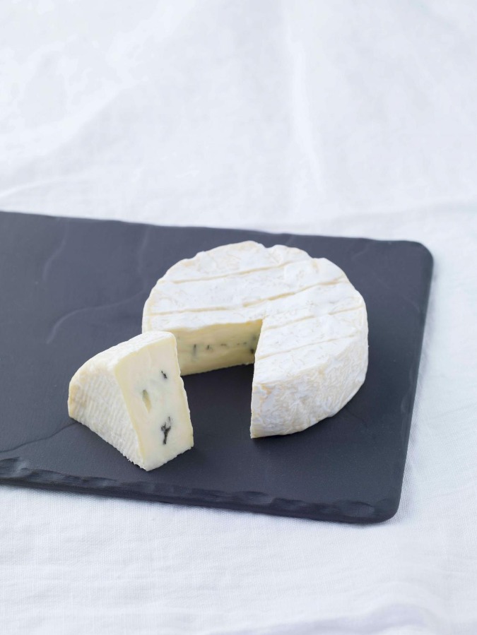 blue-cheese-with-bloomy-rind-products-u-food-sal-premium-food